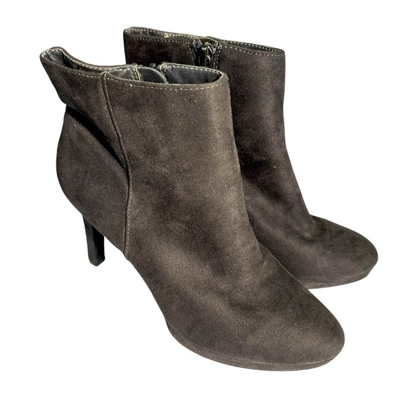 Tahari Shelby Grey Spiked Heel Booties Sz 7.5 - Picture 1 of 12